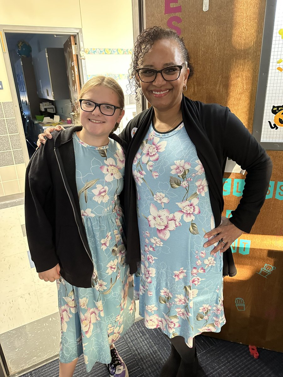 I love when the kids want to Twin with me! We look fantastic! #WackyWednesday <a href="/SouthEulessHEB/">South Euless Elem.</a> <a href="/hebisd/">HEB ISD</a>