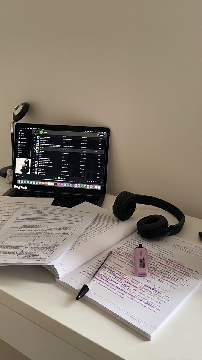 loustudys's tweet photo. hey moots!! declaro que se inicia minha temporada de estudos de fim de ano kkkkk https://t.co/cRkJ9sEIiU