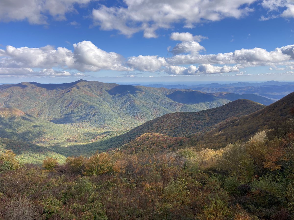 molenariville's tweet photo. Our next trip took us to the highest mountain east of the Mississippi, Mr. Mitchell. We drove along the scenic Blue Ridge Highway until we reached Mt. Mitchell. Beautiful views everywhere, and it smelled wonderful in the Balsam forest. #blueridgeparkway #mtmitchell https://t.co/v9BcDz5NBz