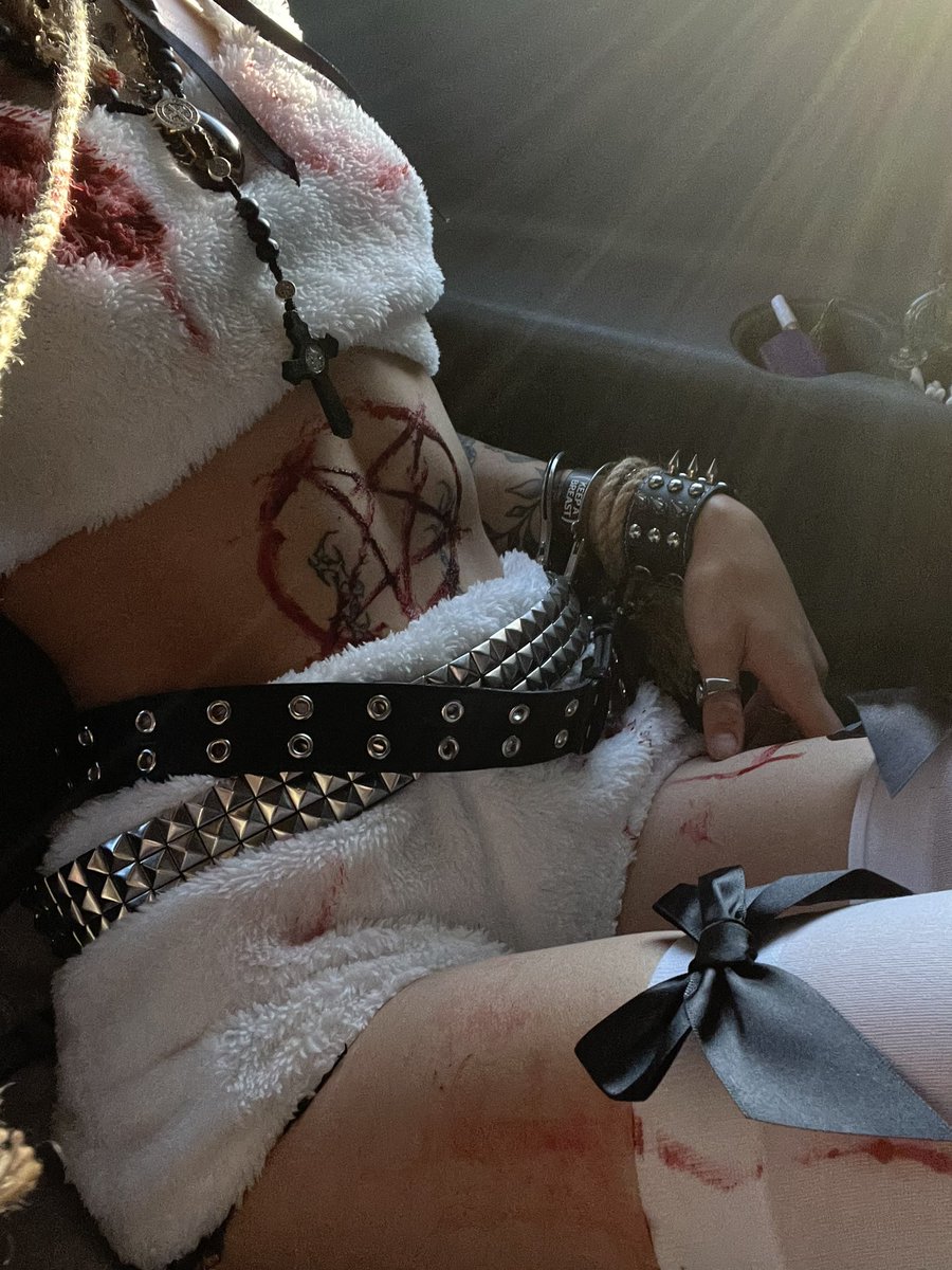 abixB0N3S's tweet image. meow