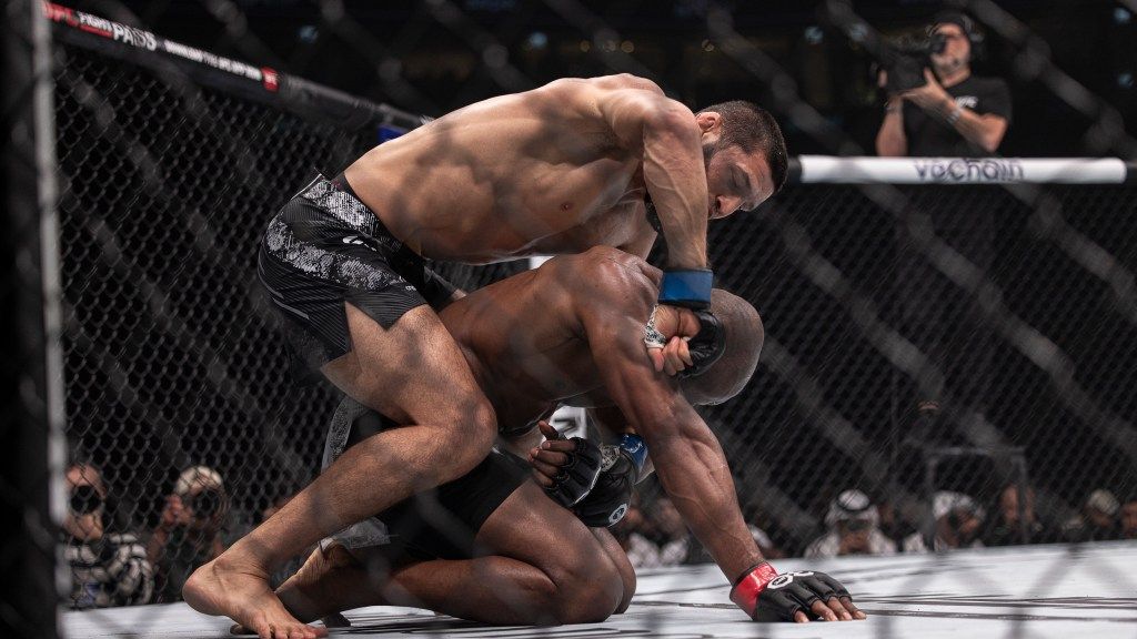 MMAJunkie's tweet photo. Khamzat Chimaev thinks he broke his right hand in Round 1 of Kamaru Usman win at UFC 294 https://t.co/1vs2lgQD67 https://t.co/mgvjn2DN5s