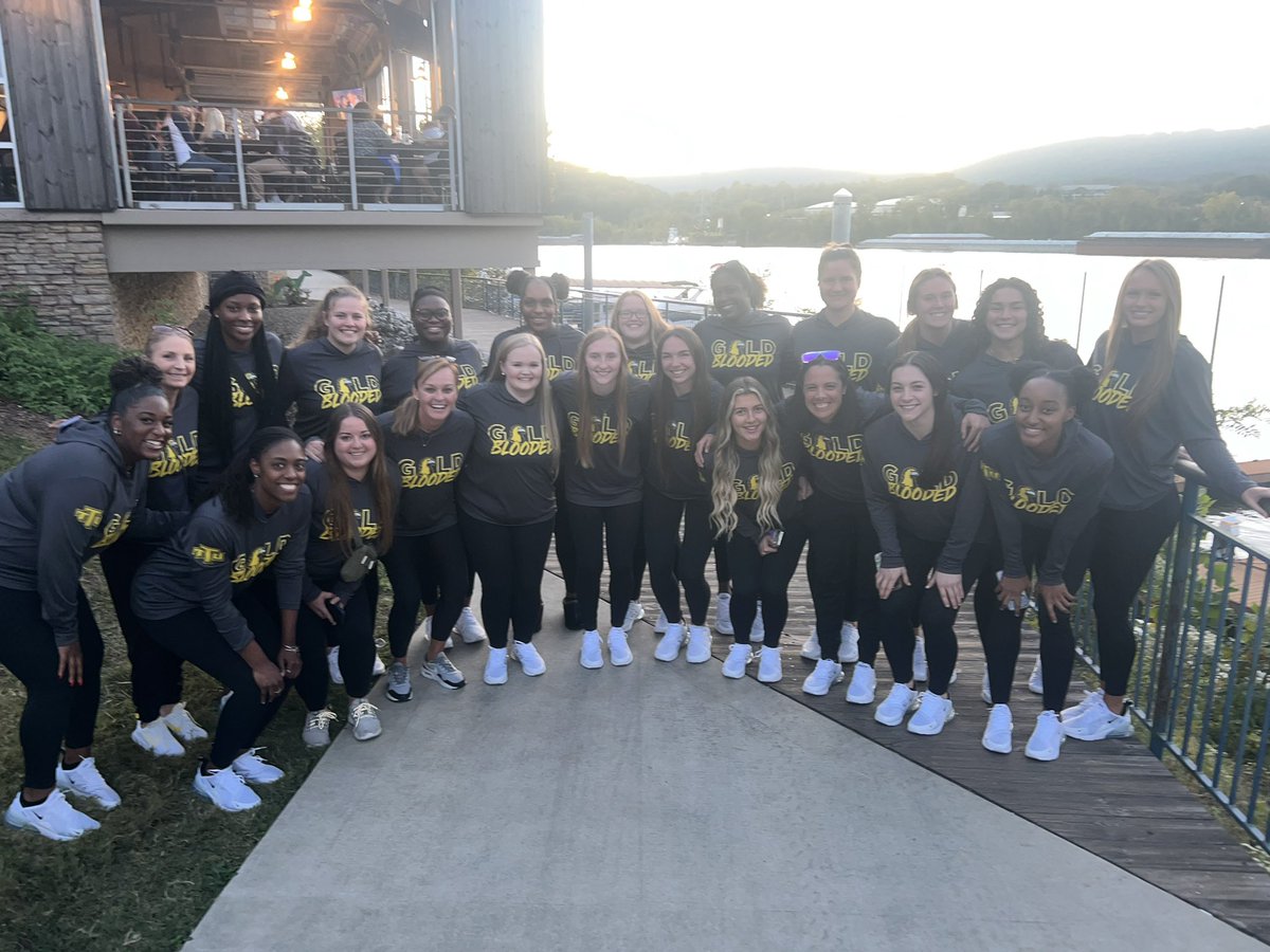TTUWBB's tweet photo. Great team bonding in Chattanooga!! 
🌅 🌅 https://t.co/nkDimhdQY4