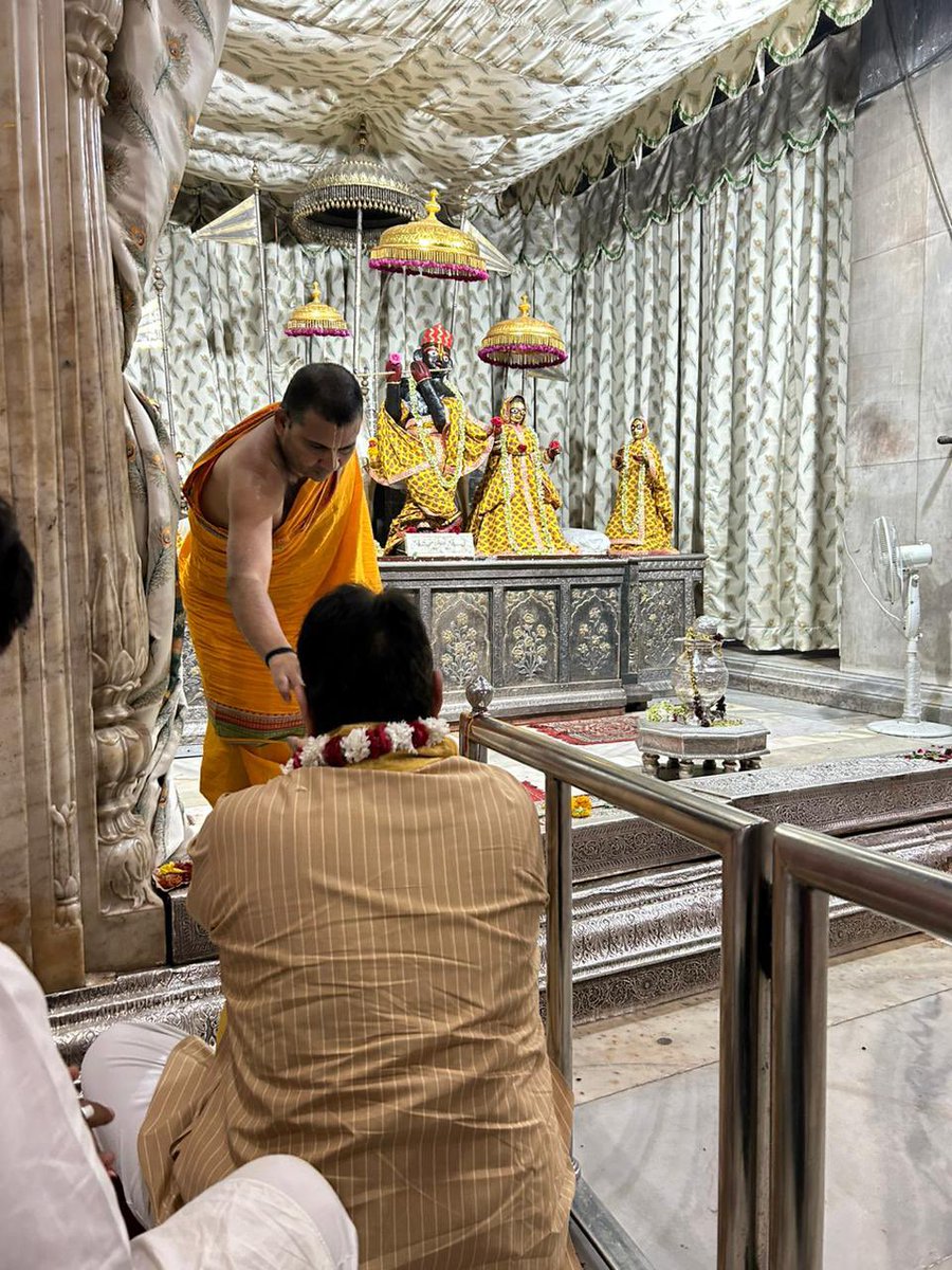 onlineharshit's tweet image. गोविन्द देव जी महाराज की जय 🚩🙏🏻

आज जयपुर के अराध्य देव भगवान श्री गोविन्द देव जी के पावन दर्शन किये तथा समस्त भाजपा कार्यकर्ताओं के सुखमय व मंगलमय जीवन की कामना की । 
#सांगानेर #Sangaer #govinddevji #govinddevjitemple