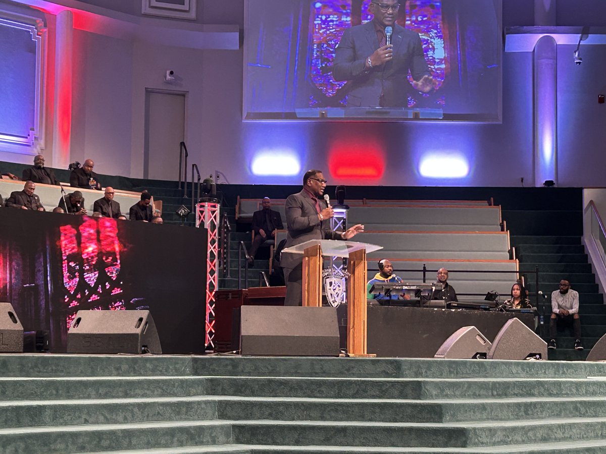 BrownBaptist's tweet photo. It's not ENDING like THIS! 🙌🏽 Meet us at our SOUTH CAMPUS, 7200 SWINNEA RD, for 8 am and 11 am service with the men of Brown and special guest Pastor, Arthur Jackson III, Miami, FL! 💙
#brownbaptist #yearofhousing #bmbc #mensweekend #mensmonth #worship #church https://t.co/Rvx0UlcrXg