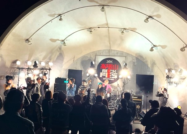 それを作れば彼はやってくる――誰もがそう感じたはずだ。「高塔山野外音楽堂」に鮎川誠とシーナは来ていた。そして、橋本潤、佐谷光敏、南浩二もいた。2カ所で開催された「高塔山ロックフェス2023」。LUCYは“高塔山、ありがとう。来てくれて、ありがとう。元気でね”と語った。
eplus.jp/sf/detail/2293…