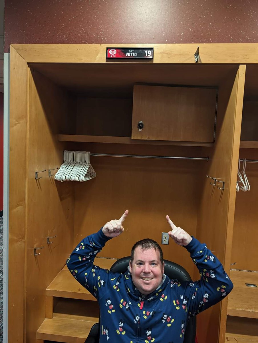 Brentd86's tweet photo. Hey @JoeyVotto your seat is pretty comfy! https://t.co/DaXBeZUPZX