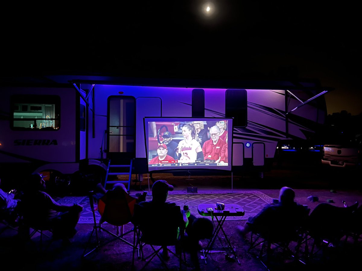 TrizzyGirl's tweet image. GOO BIIG RED!!! #Huskers #huskersvb #GBR