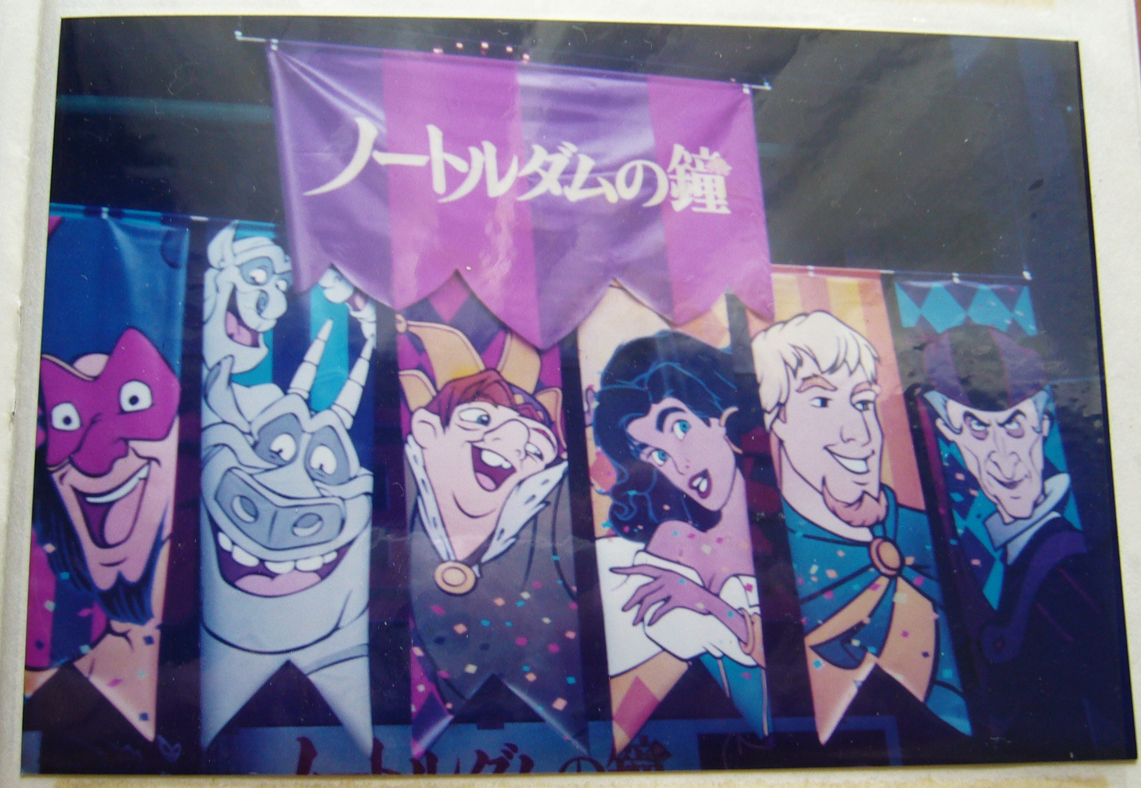 shaapsan's tweet photo. ディズニーのノートルダムの鐘(邦題)の上映当時の写真を引っ張り出してきた。アナログカメラで1996年10月13日札幌で撮影。字幕吹替交互に上映していて自分が観た回は吹替版でした。写真の色が退化しまくってて残念だけど雰囲気だけでも。#ノートルダムの鐘 #TheBellsofNotreDame https://t.co/KE6ljNq4Ni