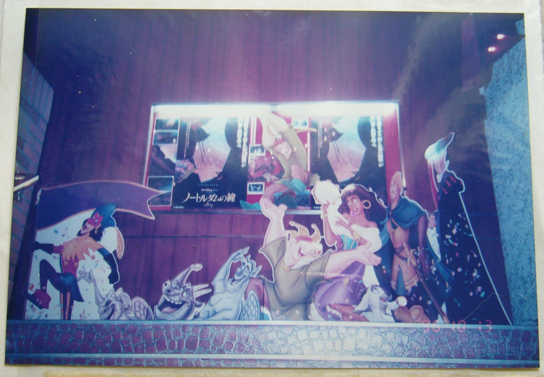 shaapsan's tweet photo. ディズニーのノートルダムの鐘(邦題)の上映当時の写真を引っ張り出してきた。アナログカメラで1996年10月13日札幌で撮影。字幕吹替交互に上映していて自分が観た回は吹替版でした。写真の色が退化しまくってて残念だけど雰囲気だけでも。#ノートルダムの鐘 #TheBellsofNotreDame https://t.co/KE6ljNq4Ni