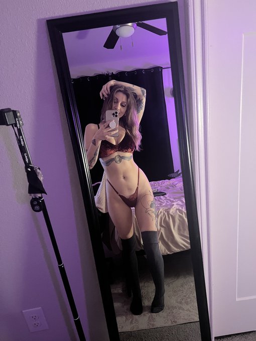 Streaming now 💕 https://t.co/ijigeDSpgu