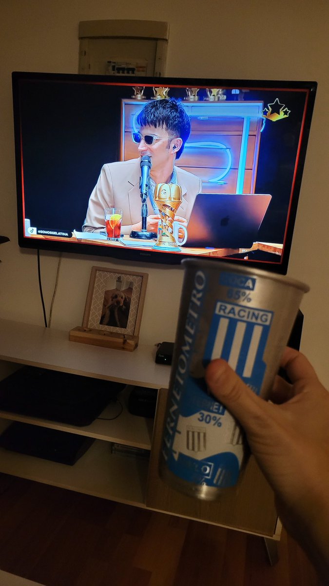 liberatorefran's tweet image. #LaVedadaEnGelatina
Planazo de veda con Jingle 
#fernet #racing #gelatina