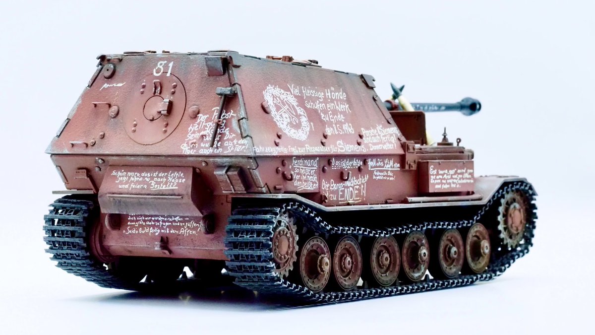 FuwakuT's tweet image. ずっとつくりたかったニーベルンゲン工場の最終生産車両のフェルディナント、完成。
オキサイドレッド 一色の塗装と、手書きメッセージのデカール。
達成感ハンパない！

#プラモデル 
#FERDINAND
#AmusingHobby
#新作