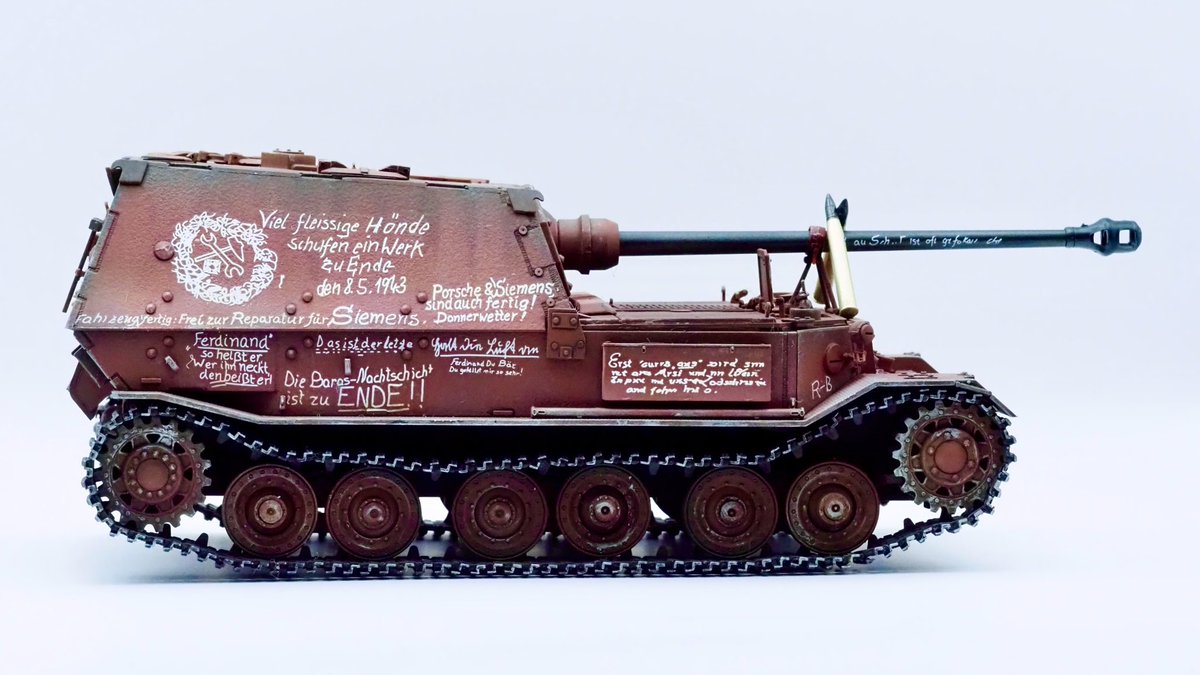 FuwakuT's tweet image. ずっとつくりたかったニーベルンゲン工場の最終生産車両のフェルディナント、完成。
オキサイドレッド 一色の塗装と、手書きメッセージのデカール。
達成感ハンパない！

#プラモデル 
#FERDINAND
#AmusingHobby
#新作