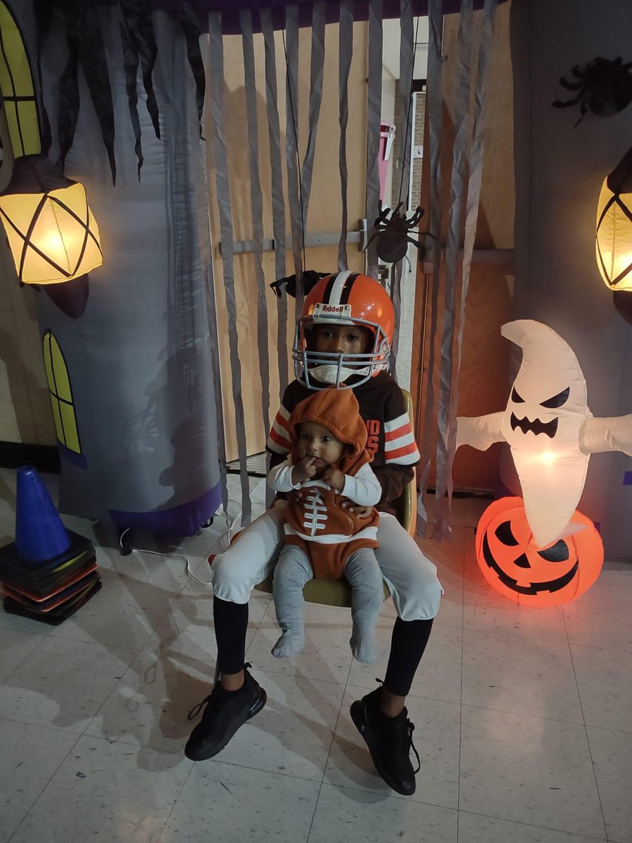 dpfistsoffury's tweet photo. Big bro and lil’ bro the @Browns player and the football https://t.co/coPOKpq4hp