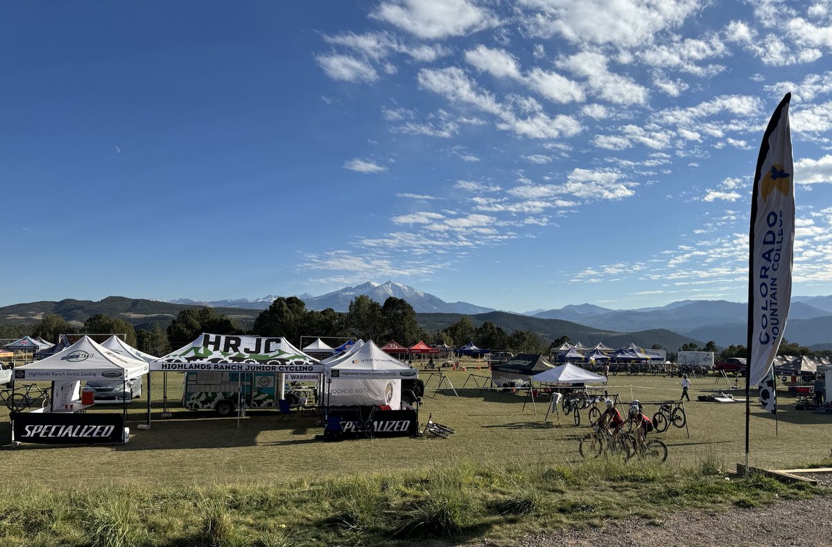 CarrieBHauser's tweet photo. This is what @CollegeGameDay #CollegeGameDay looks like @ColoMtnCollege! 800 #HighSchool #MountainBikers competing for the @COMTBLeague State Championships! Come learn and ride with #TeamCMC #AdventureCollege #ElevateYourFuture 🏔️🚴🎓 https://t.co/i8sXv8ZhSQ