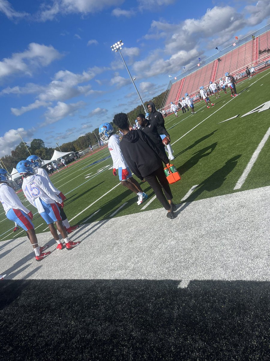 h_hill1023's tweet photo. Had a great time @DelSt_Football homecoming game environment was electric all day. Big thanks to @CoachDwilson09 for the invite. Can’t wait to get back on campus soon! @FBCoachHull42 @CoachDRedd @Recruit25_hill @RG_Thirty #AGTG🙏🏾 https://t.co/EnOUGrfU3o