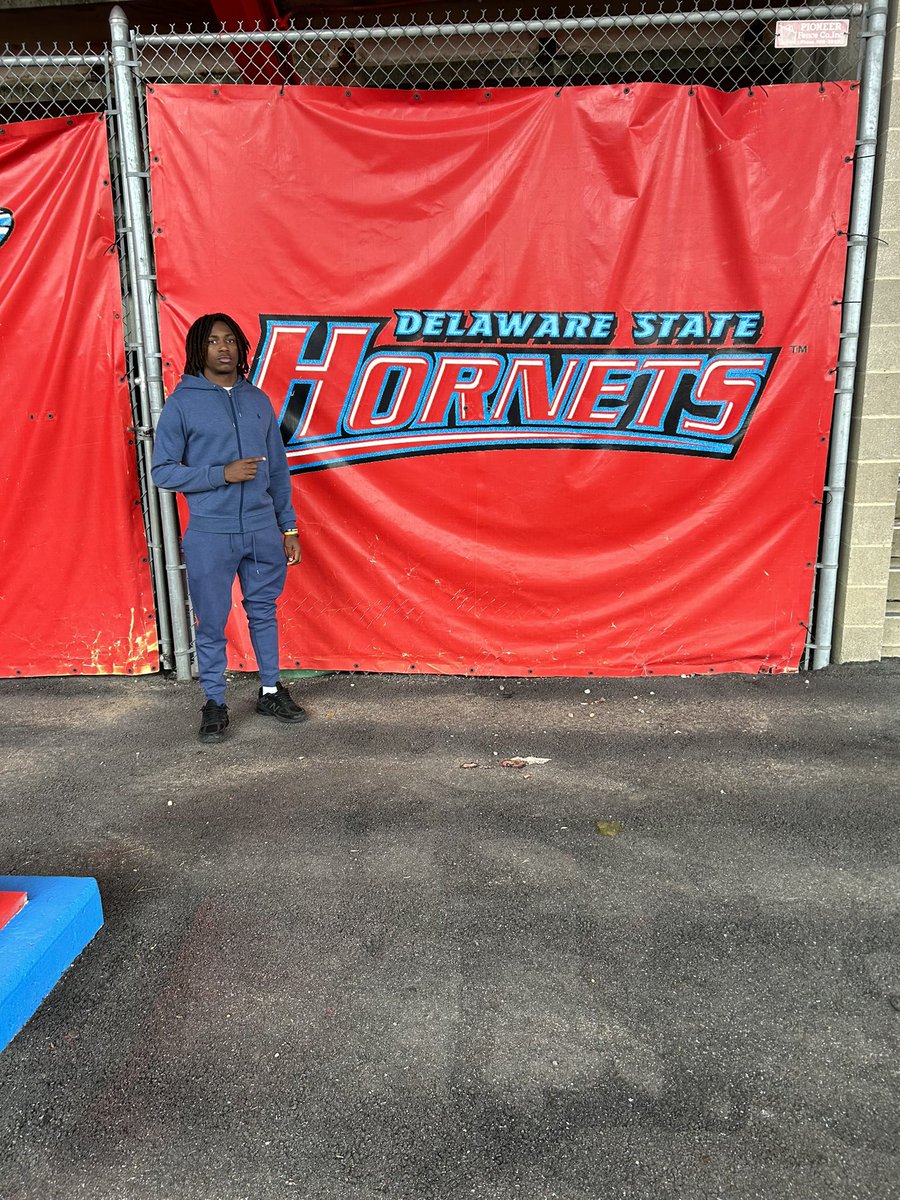 h_hill1023's tweet photo. Had a great time @DelSt_Football homecoming game environment was electric all day. Big thanks to @CoachDwilson09 for the invite. Can’t wait to get back on campus soon! @FBCoachHull42 @CoachDRedd @Recruit25_hill @RG_Thirty #AGTG🙏🏾 https://t.co/EnOUGrfU3o