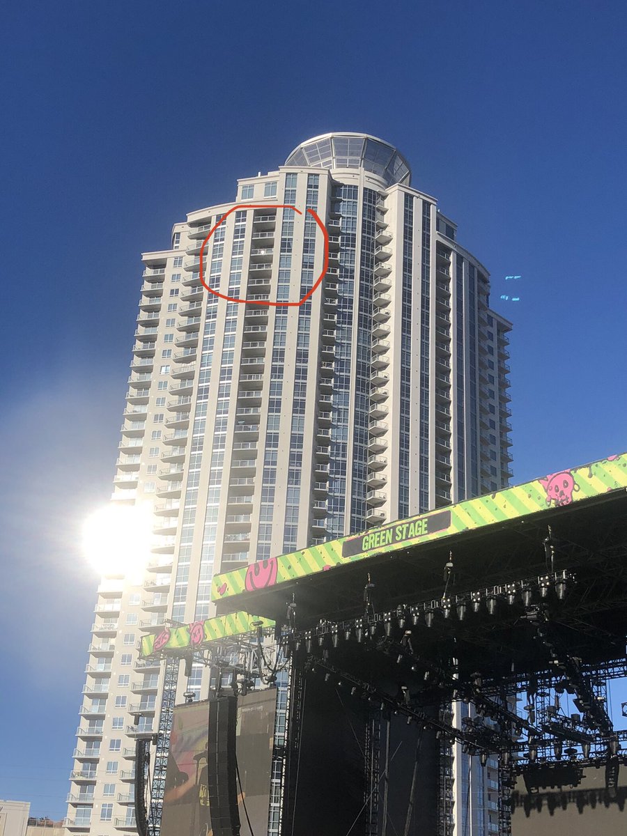 TankGrows's tweet photo. When you play to much call of duty and you’re at a music festival in Las Vegas Nevada! #possiblesniperglint https://t.co/40MguqGarL