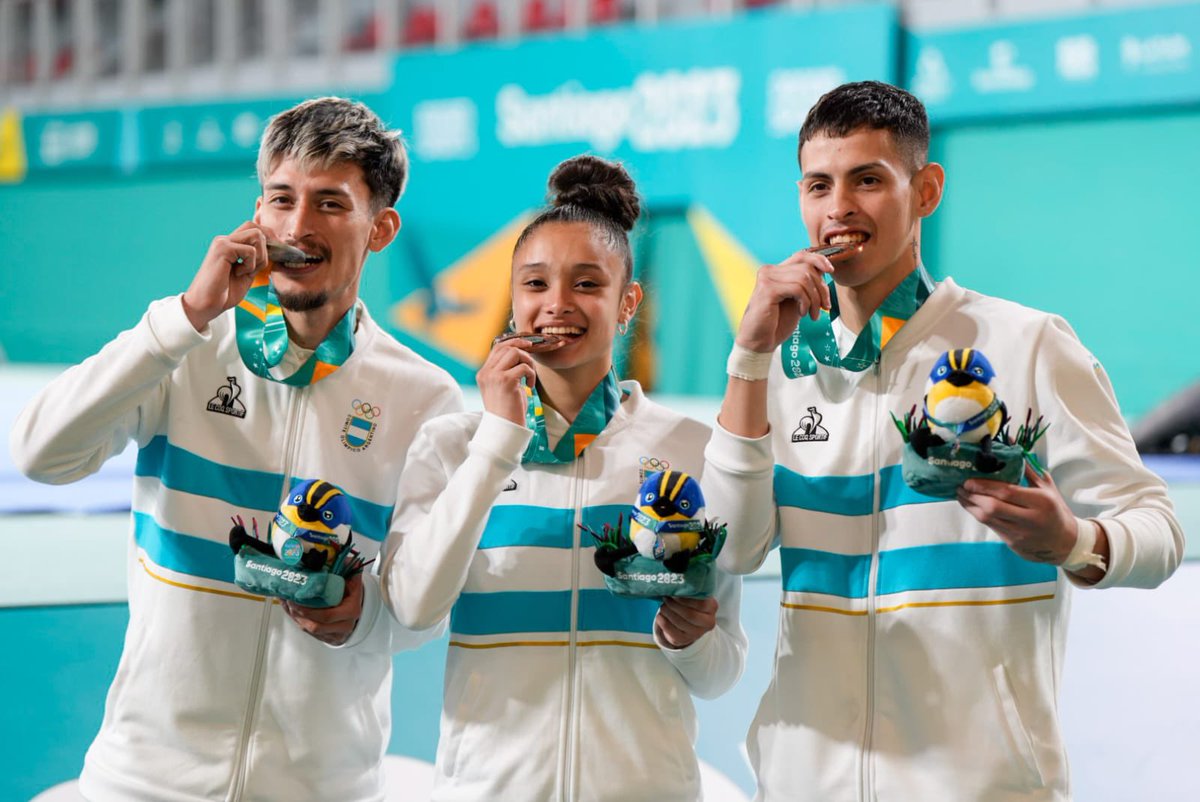 PrensaCOA's tweet photo. #Taekwondo🥋 ¡El taekwondo sumó tres medallas en Santiago 2023! 🙌🏻

https://t.co/Bz3JEIth4A

🥈Lucas Guzmán (-58kg)
🥉Giulia Sendra (-49kg)
🥉José Luis Acuña (-68kg)

#EquipoARG 🇦🇷 #ArgentinaEnSantiago2023 #VamosArgentina https://t.co/wrbk2nl7eI