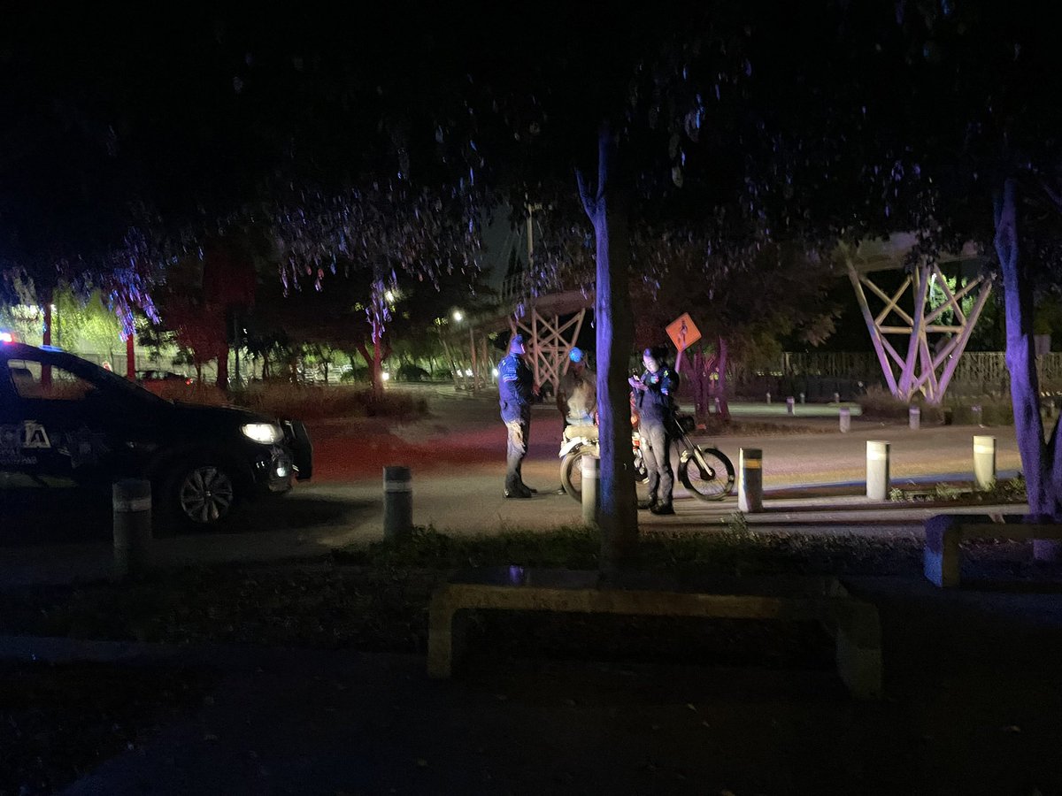 Millennial_pue's tweet photo. Qué bonito elementos de la @SSC_Pue  haciendo labores de tránsito sin que les corresponda ¿@eduardorivera01  esta es tu Puebla de 10? https://t.co/0MiXlMRLSH