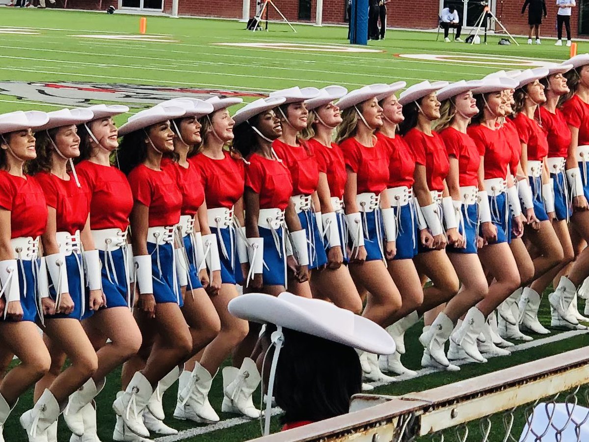 samkhoury's tweet photo. I always look fwd to being back home on the campus of my favorite alma mater, @kilgorecollege. And what a big win by #3 ranked @KC_MTXE!
#GunsUp #WeAreKC
#KCRangerettes #SweetheartsOfTheGridiron
#bEASTexas #JuCo #SWJCFC https://t.co/8JzNLIxHoz