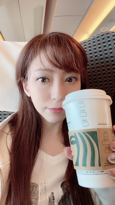 コーヒーのサイズ欲張って大きいの頼んで飲みきれない😅 https://t.co/iRVKxZlU2j<a href="/tag/%E7%99%BD%E6%9C%A8%E5%84%AA%E5%AD%9012%E5%91%A8%E5%B9%B4"class="tags"><span>#白木優子12周年</span></a>