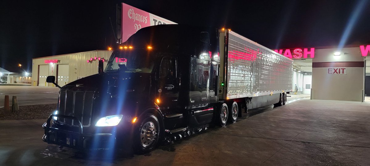 dzslogistics's tweet photo. After a hard day's work, it's good to wash up. 

#clean #shine #trucking #truckingcompany #fresh #food #work #hustle #freight #picoftheday #travel #nofilter https://t.co/JzitW0q1Kg