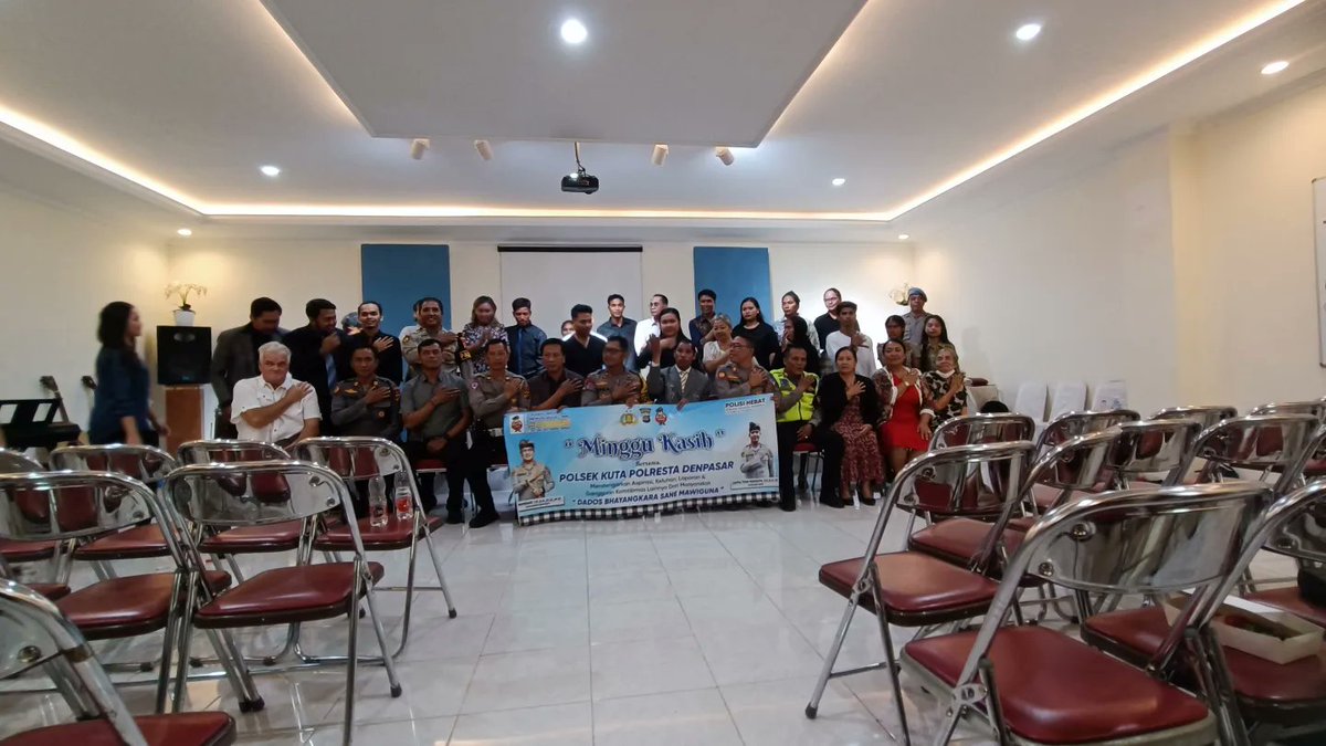 polsekkuta's tweet photo. Kegiatan Program Minggu Kasih di Gereja Elim Pentakosta Bali jalan Mertasari, Abianbase Kuta, Badung, Minggu (22/10/2023) pagi yang dihadiri Kasat Polair Kompol I Made Raka Sugita, S.H., M.H. bersama PJU mewakili Kapolresta Denpasar. https://t.co/iY5Yj3STsQ
