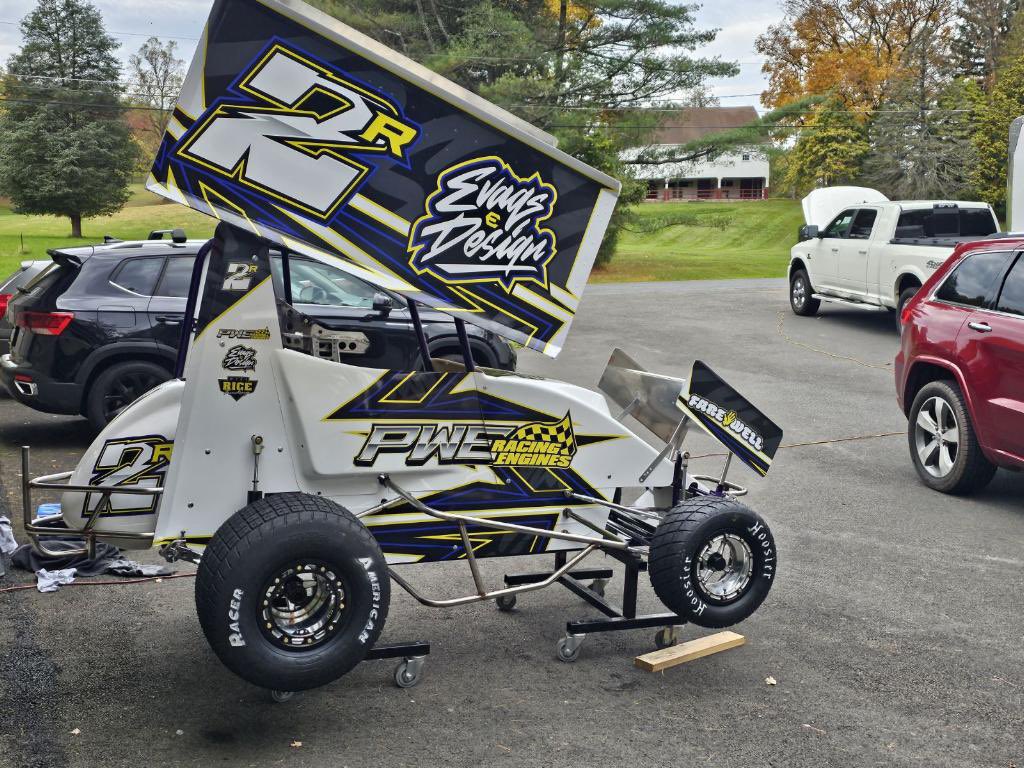 Evaqs's tweet image. Finished and hit the races.