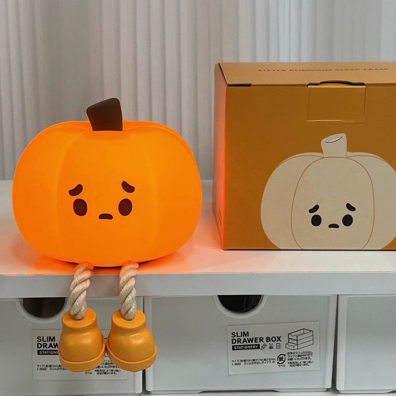 samnakpaiya's tweet photo. ￼โคมไฟฮาโลวีน HALLOWEEN 🎃รูปฟักทองน่ารักปุ๊กปิ๊กมาก ปรับไฟได้ 3 ระดับ น่ารักแบบนี้ไม่มีได้ไง ไปตำกันค่า
📍: https://t.co/acLh2wYGH9

#Halloween2023 #Halloween #BamBamAREA52inHoChiMinh #โคมไฟตั้งโต๊ะ https://t.co/dK198F9vy5
