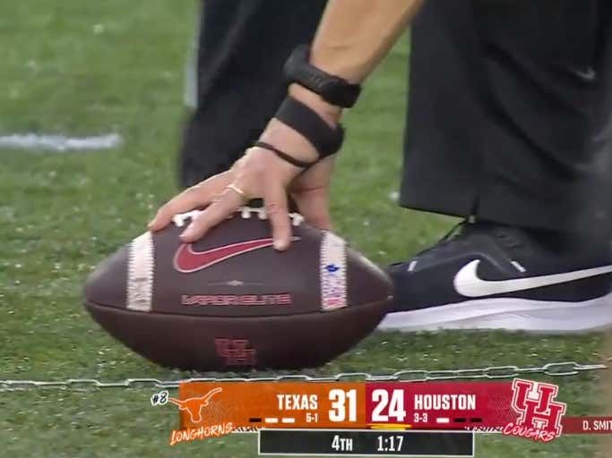 Houston Got Absoultely Hosed Vs Texas With One Of The Worst Spots You Will See On A First Down bars.tl/3490242