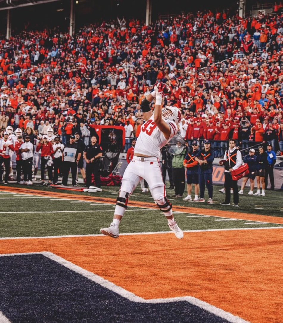 🟥⬜️ Took a GREAT team effort to get to this point!!! Proud of this Wisconsin football family!!! #LFEra #BadgerNation #TheJourneyContinues