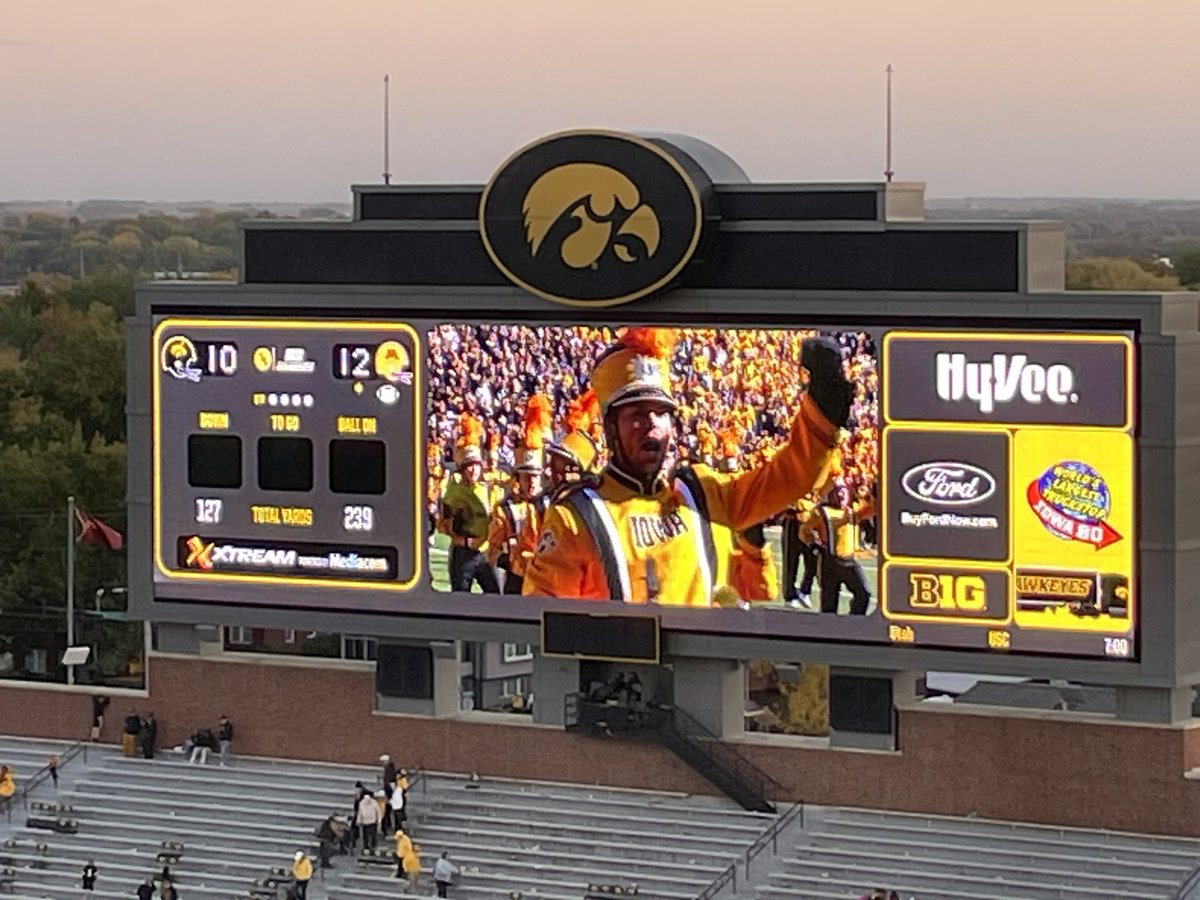 GopherFBVideo's tweet image. 🥓 so proud of this team and our staff! #welcomebackFloyd #RTB
