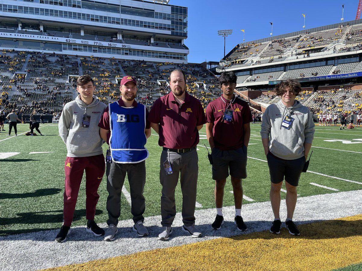 GopherFBVideo's tweet image. 🥓 so proud of this team and our staff! #welcomebackFloyd #RTB
