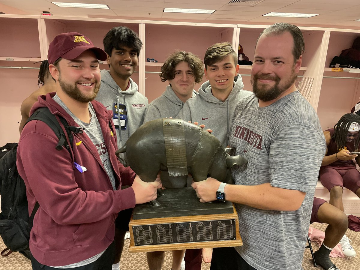 GopherFBVideo's tweet image. 🥓 so proud of this team and our staff! #welcomebackFloyd #RTB