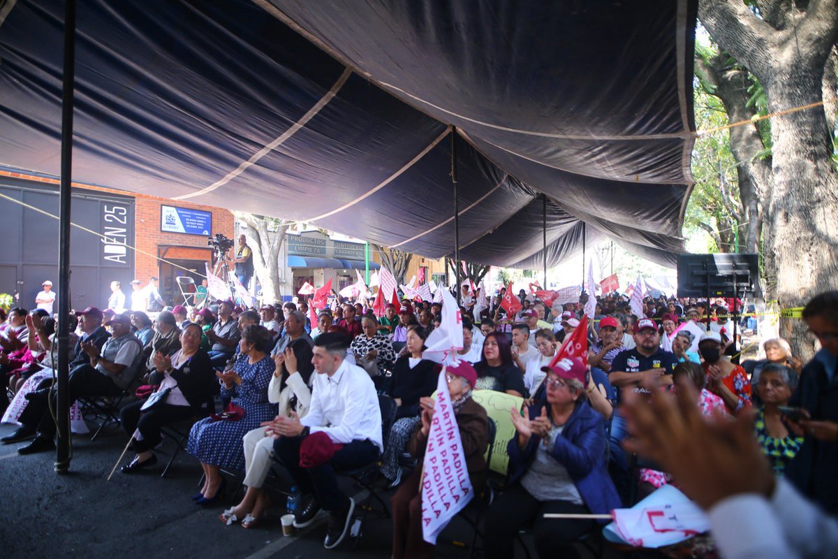 martinpadillamx's tweet photo. Gracias a mis compañer@s en el @Congreso_CdMex, autoridades del @GobCDMX y de distintas alcaldías por ser parte del #2oInforme #MartínPadilla

@MarthaSoledadv2 @NancyNunezmx
@valentinabtg
@fchiguil
@Valeria_cruz_f
@Ceci_vadillo
@EscartinMiguel https://t.co/OwsRlrTRyt