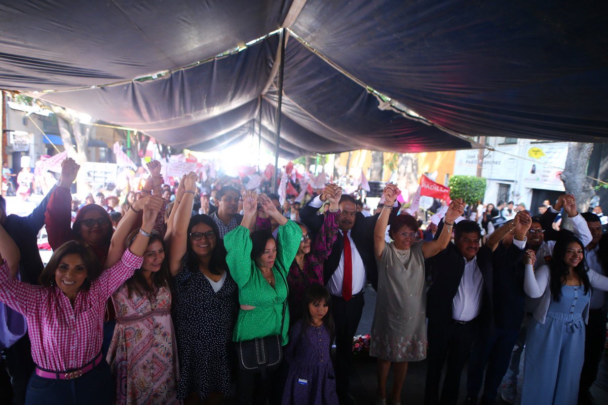 martinpadillamx's tweet photo. Gracias a mis compañer@s en el @Congreso_CdMex, autoridades del @GobCDMX y de distintas alcaldías por ser parte del #2oInforme #MartínPadilla

@MarthaSoledadv2 @NancyNunezmx
@valentinabtg
@fchiguil
@Valeria_cruz_f
@Ceci_vadillo
@EscartinMiguel https://t.co/OwsRlrTRyt