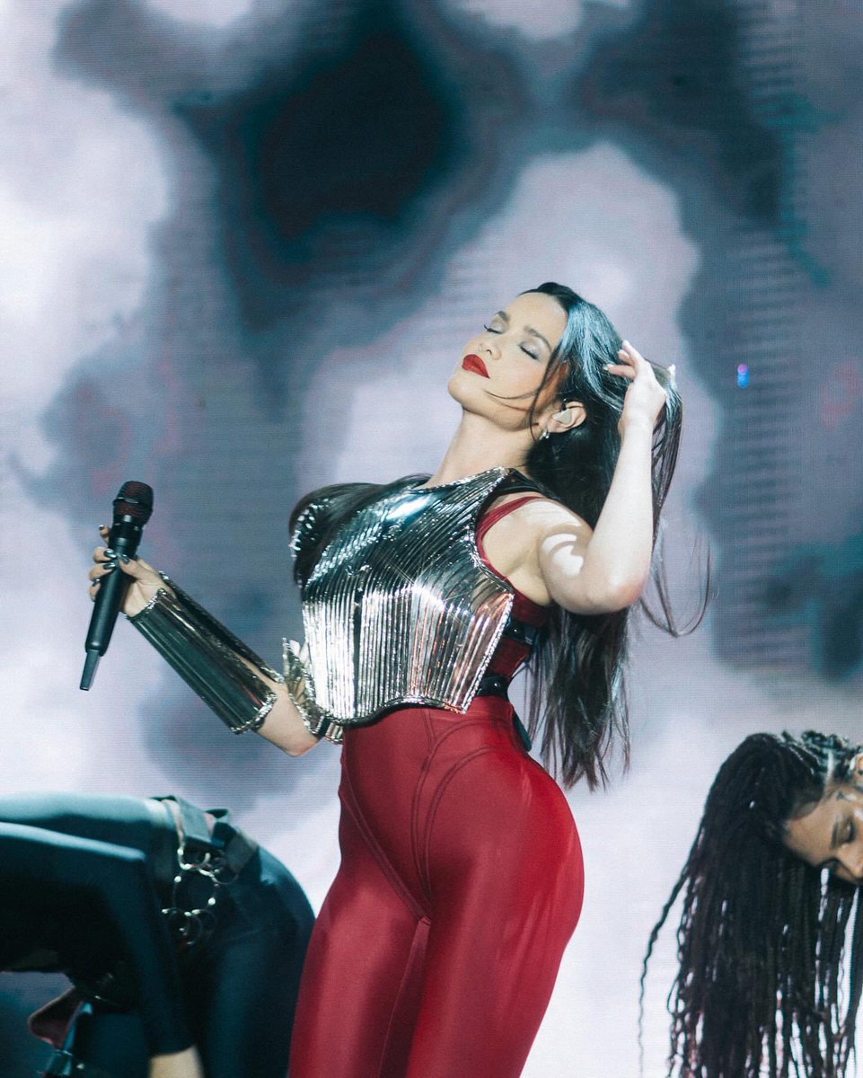 CactoQueen's tweet photo. Alguém tem fotos do show de hoje ?? Que nossa PITICA, está cada dia mais gata. ❤️🌪️🌵 @centraljuliette @juliette https://t.co/CbNJlSCF3d