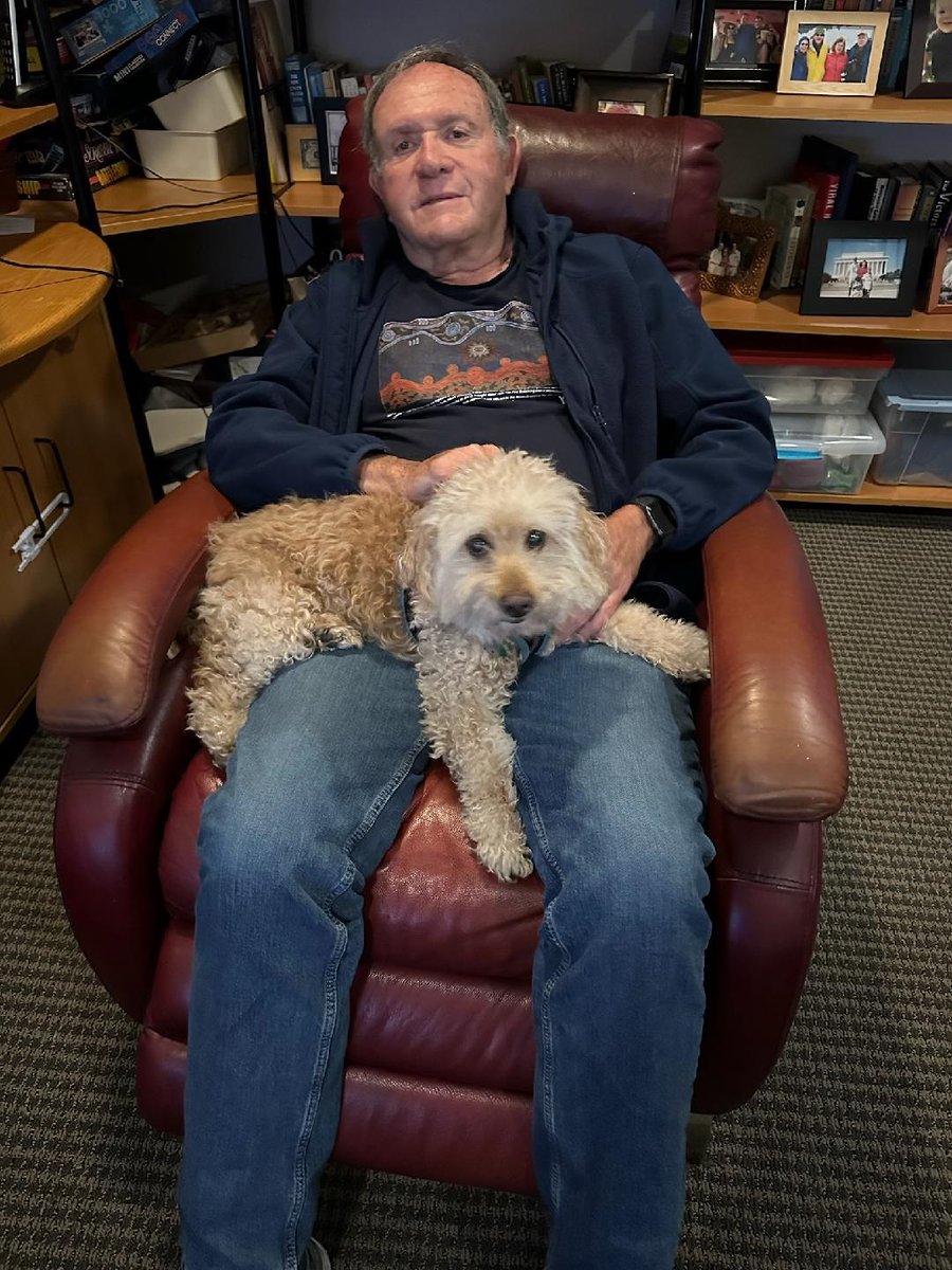 FPMainLine's tweet image. Joel, FPML Board of Directors, is spending the night with his furry friend on his recliner! #nightwithoutabed2023