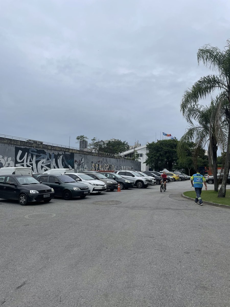 fcontinentino's tweet photo. Sabadão chegou e é hora se sair pra pedalar com a família #soquenao
 Alô @amajb @riodejaneiro @Prefeitura_Rio 
Bacana recuperar o Lagoon mas usar o parque das figueiras como estacionamento é muito errado… https://t.co/x29H9V7fLI
