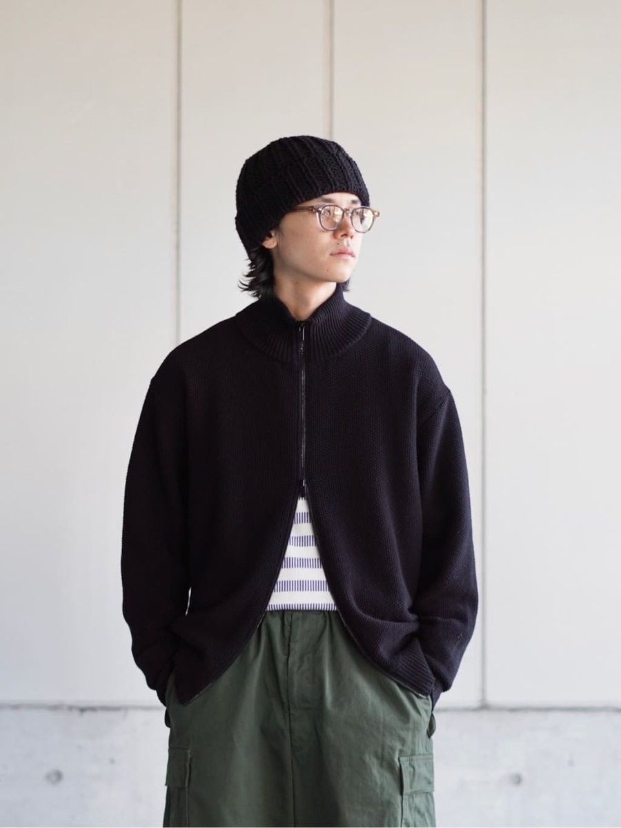 arknets_info's tweet photo. 《 BATONER 》の "別注TWISTED WOOL PIQUE DRIVERS KNIT"を着用。
ウール100%の肉厚生地ながら肌離れ良くサラリと羽織ることができ、通年活躍する一着です。
🔗https://t.co/Y0AQksgiLx
#バトナー #BALLASTARK #marka #COMESANDGOES #NOVESTA https://t.co/qiKc5GMeay