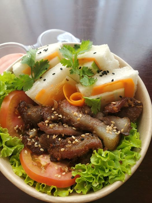 suckhoevtv's tweet photo. Đổi bữa với Sanwich thịt nướng, ăn kèm cà chua, cà rốt, dưa leo, xà lách,...
Sanwich xốp, mềm, thơm, thịt nướng đậm đà cùng nước xốt đặc biệt. Umm...Bữa sáng của em.
Chúc mọi người buổi sáng cuối tuần vui vẻ !!! 📷
#EAT #cleaneat #Health #HealthTips #healthcare