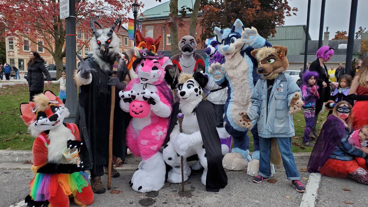 PJVixen's tweet photo. Had an amazing time at the Elora Monster March! 

Thank you @RonnieNoodles for taking all our photos! https://t.co/ndq5R9qnOG