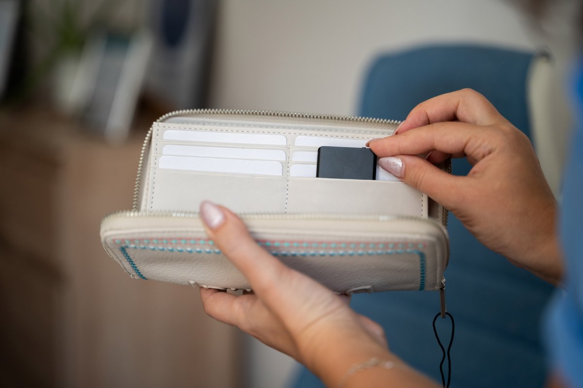 aTTo_digital's tweet image. 🎒 Parents, enjoy peace of mind by leaving TileRec 2.0 in your kid&apos;s school bag. Replay their day&apos;s important moments. #ParentingTech #SafetyFirst 
kickstarter.com/projects/2besa…