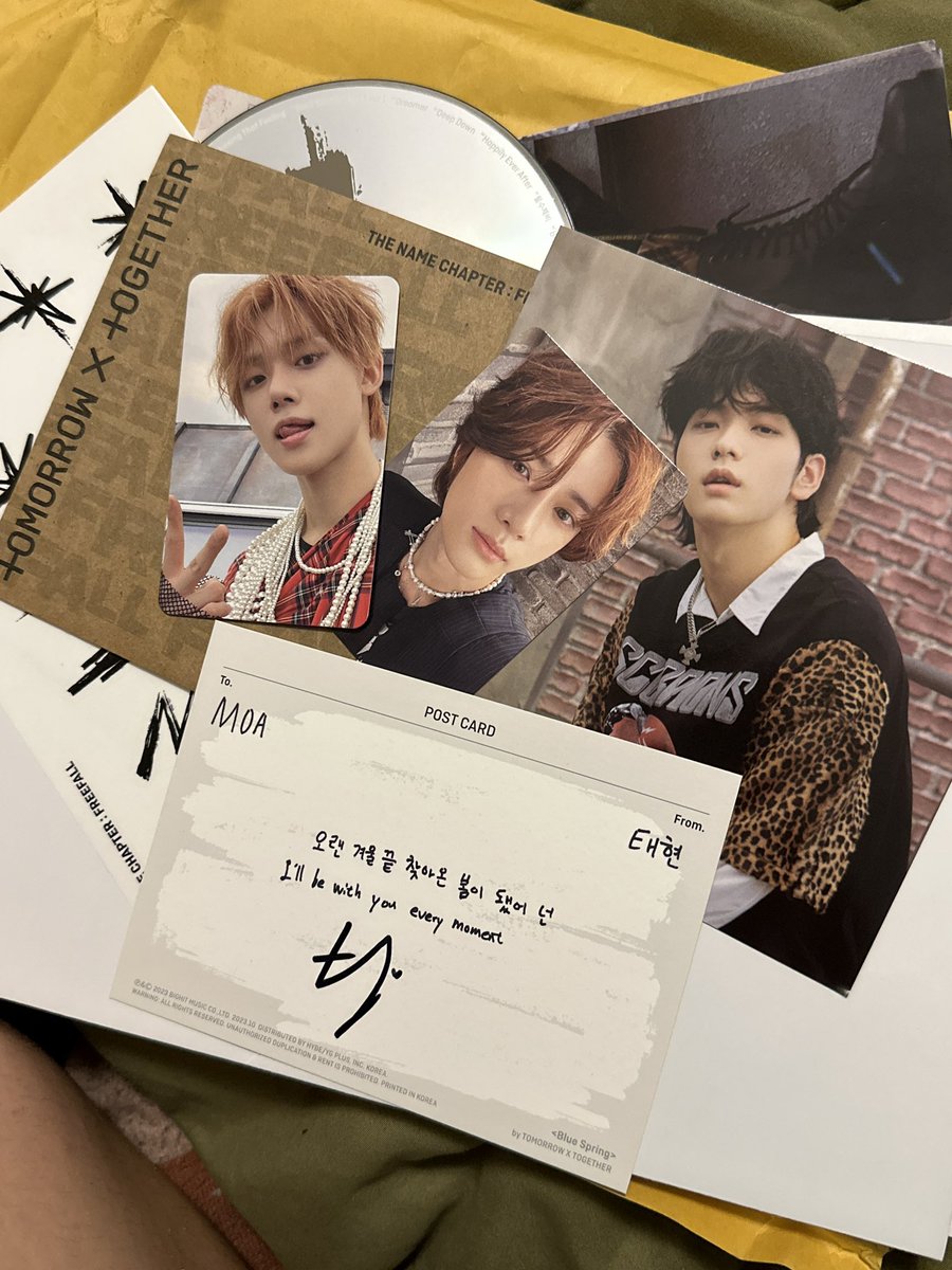 lyricjoon's tweet photo. GOT THE YEONJUN CARD I WANTED AND ALSO SIGNED BY TERRY GIDHDJGKG https://t.co/ihT5rzuXkQ