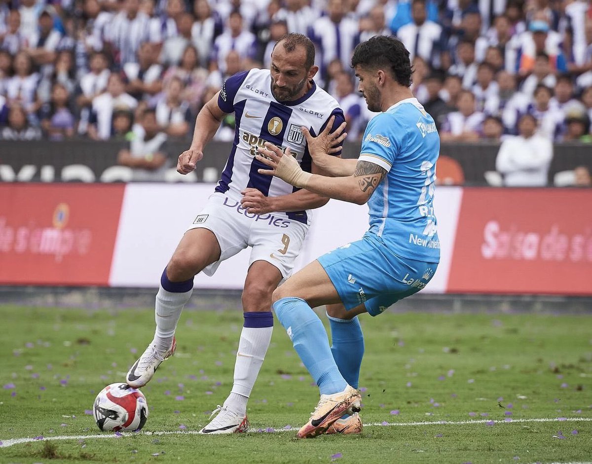 Hernanbarcos's tweet photo. Nadie dijo que va a ser fácil. Duele no ganar. Pero a seguir que tenemos camino por recorrer. Pero eso sí, todos juntos 💪💪💪 #arribaalianza💙 https://t.co/UXcaPPyhIR