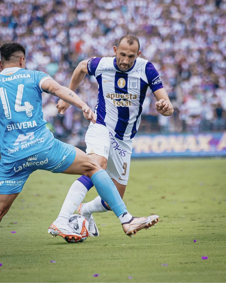 Hernanbarcos's tweet photo. Nadie dijo que va a ser fácil. Duele no ganar. Pero a seguir que tenemos camino por recorrer. Pero eso sí, todos juntos 💪💪💪 #arribaalianza💙 https://t.co/UXcaPPyhIR