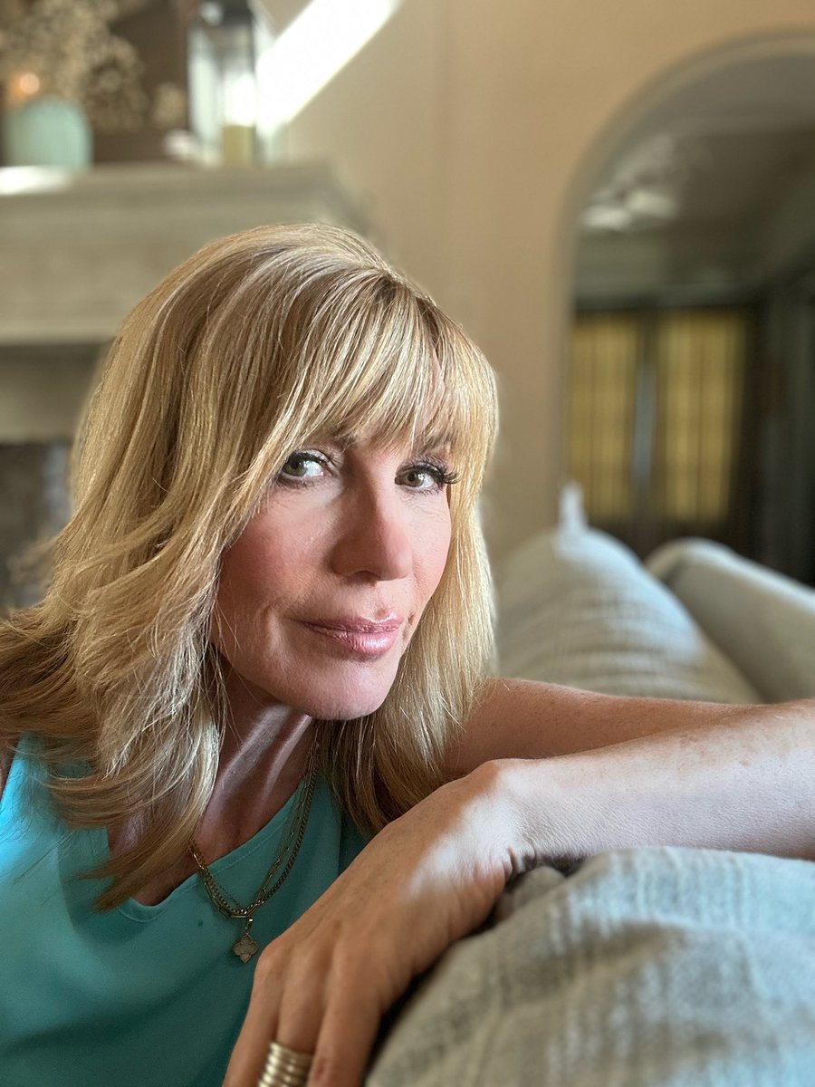 LeezaGibbons's tweet image. There's a lot to think about, worry about , and be sad about in our world. So much hurting. It's hard to make sense of it. What do you do to keep moving forward with hope? How do you stay focused on what you can change? . #dowhatyoucan