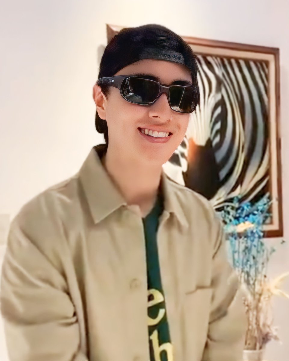EJBxLouiseRain's tweet photo. Good morning everyone. 
Here's our OFFICIAL tagline for today. 

EDWARD STANDOUT OnASAP

#EdwardBarber @Barber_Edward_ https://t.co/jWs37WIAPL