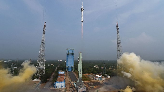 prettysimran_92's tweet photo. Indian navy units on Saturday recovered crew module of the country's first test flight for its Gaganyaan (#skycraft) mission.
#india #Navy #GaganyaanMission #IndianPoliceForceOnPrime #IndiavsPak #IndianArmy #IndianCricketTeam https://t.co/cRrtzC1nVt